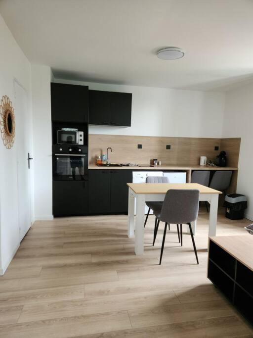 Le Maillot V Apartment Кастр Екстериор снимка